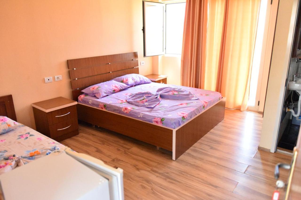 Hotel Kriti Max , Shengjin Shëngjin Kültér fotó