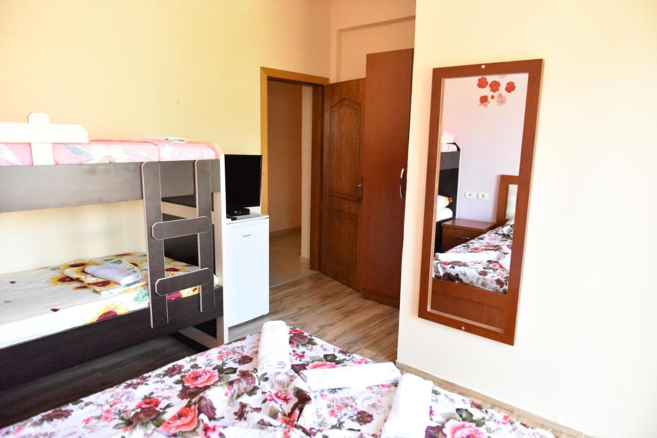 Hotel Kriti Max , Shengjin Shëngjin Kültér fotó