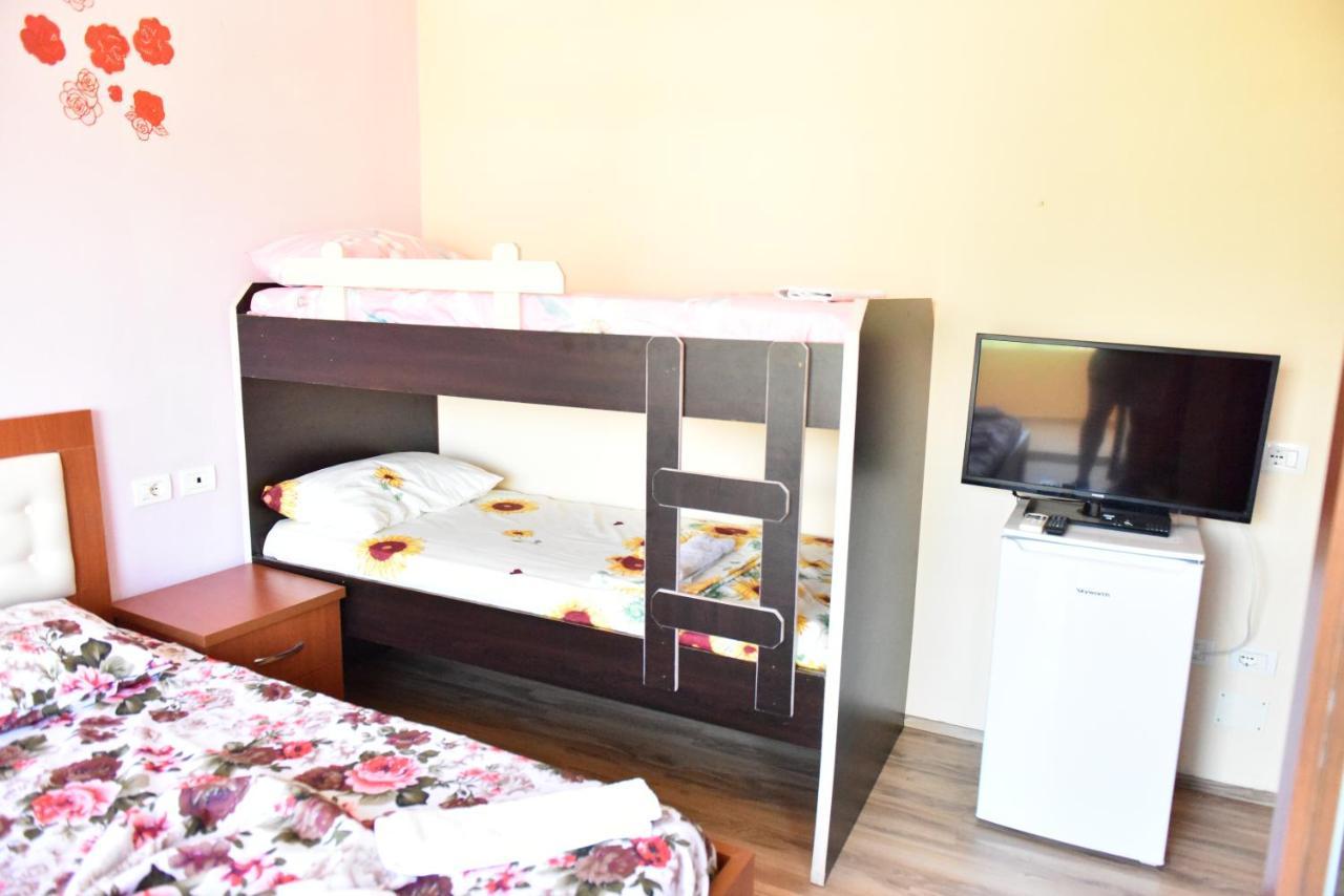 Hotel Kriti Max , Shengjin Shëngjin Kültér fotó
