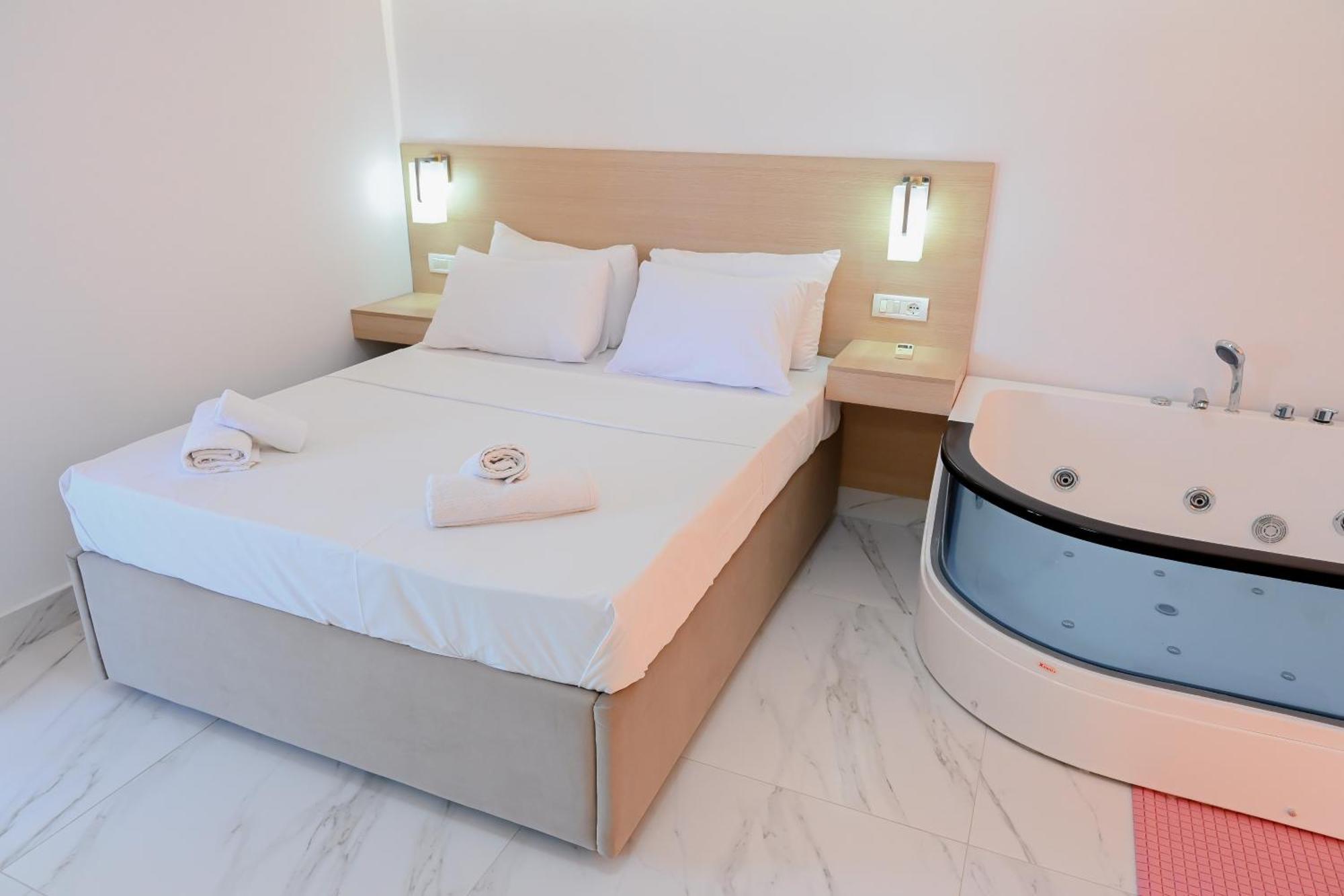 Hotel Kriti Max , Shengjin Shëngjin Kültér fotó