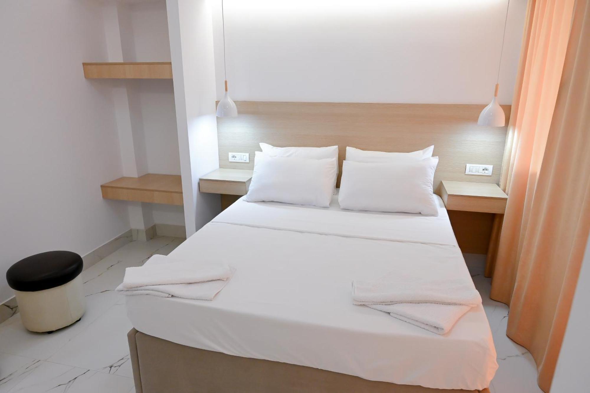 Hotel Kriti Max , Shengjin Shëngjin Kültér fotó