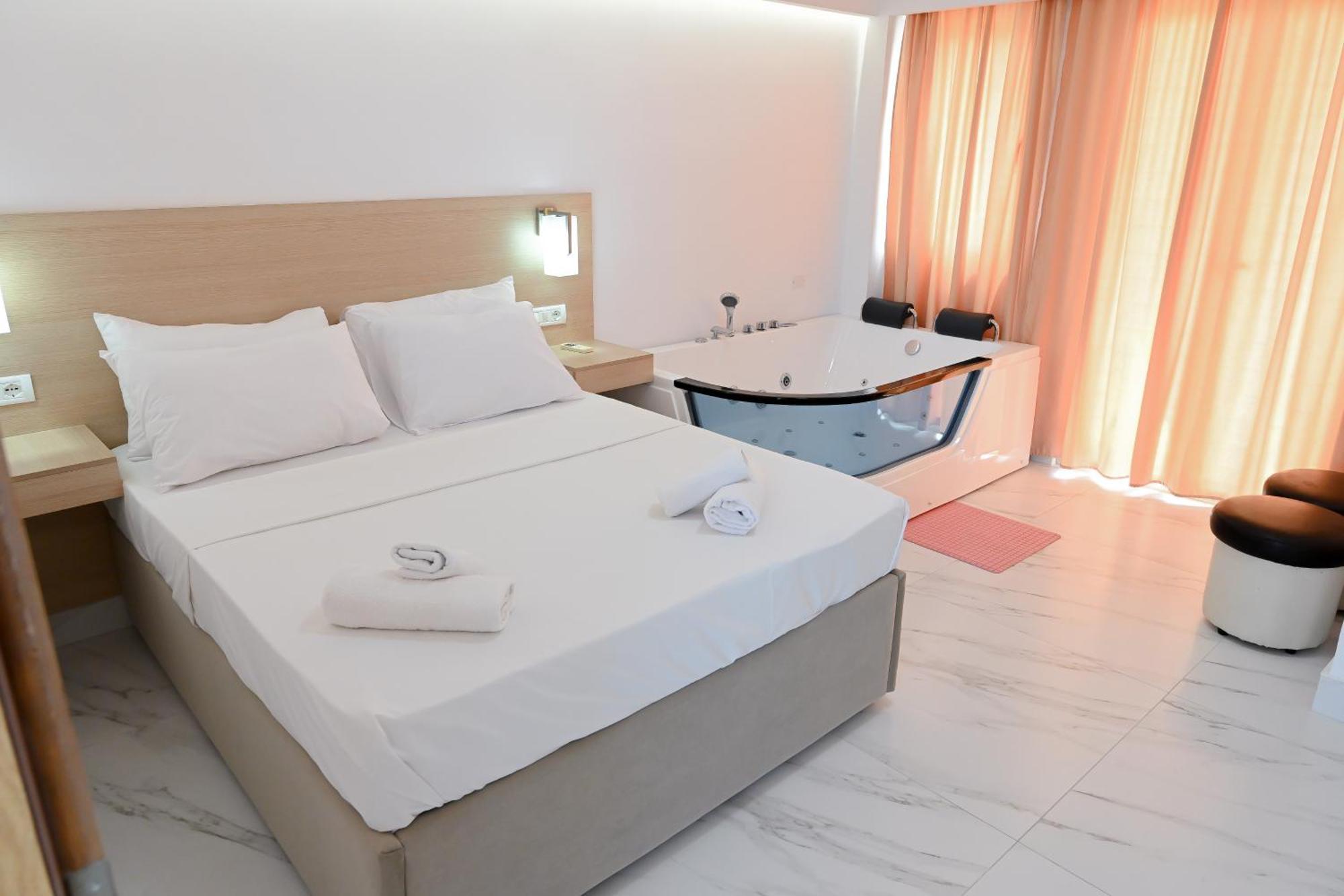 Hotel Kriti Max , Shengjin Shëngjin Kültér fotó