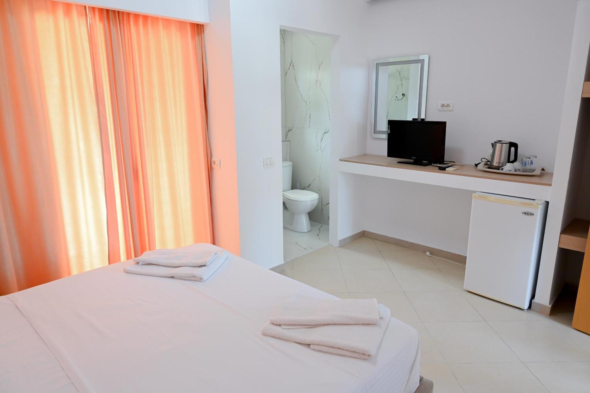 Hotel Kriti Max , Shengjin Shëngjin Kültér fotó