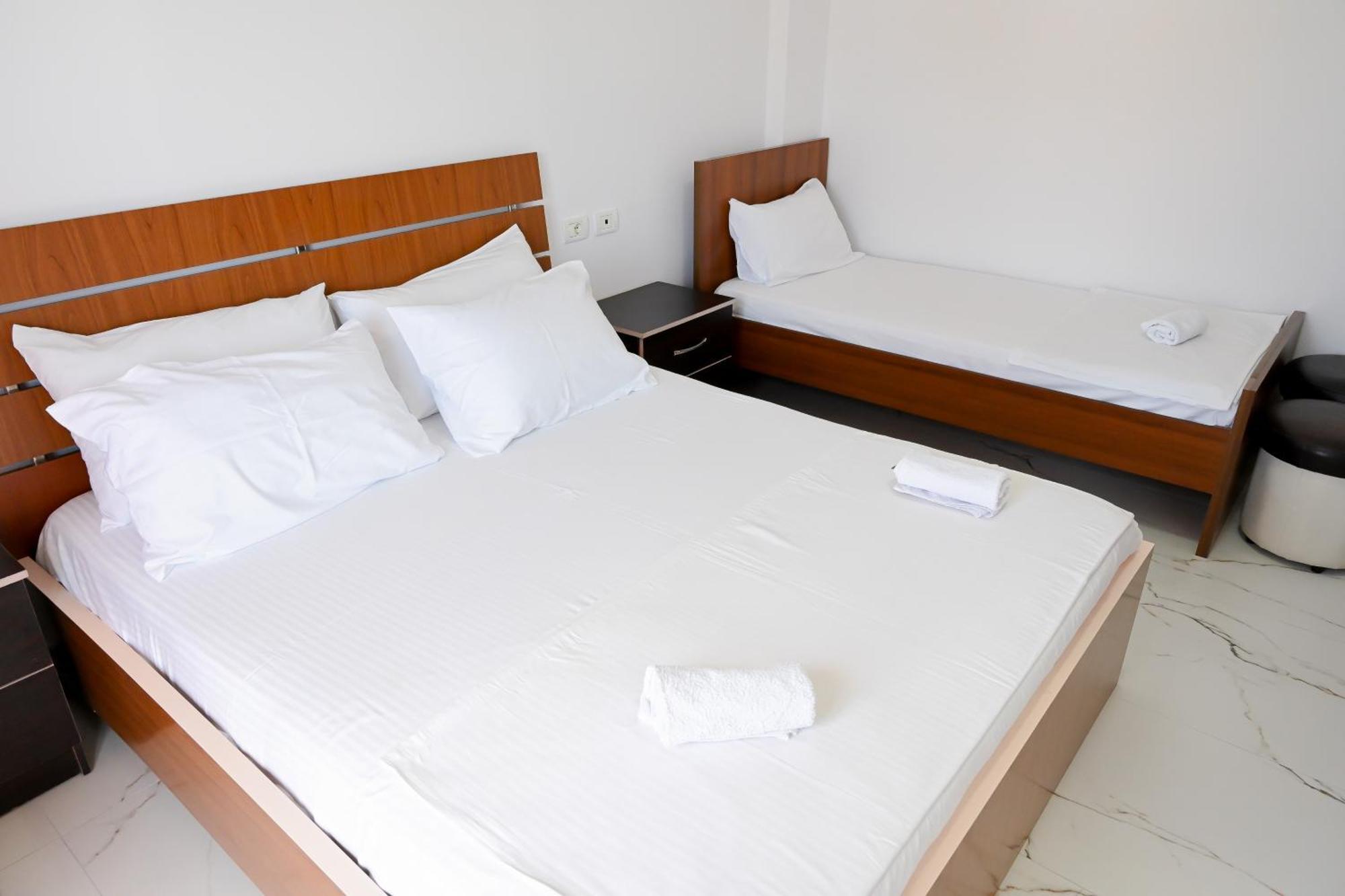 Hotel Kriti Max , Shengjin Shëngjin Kültér fotó