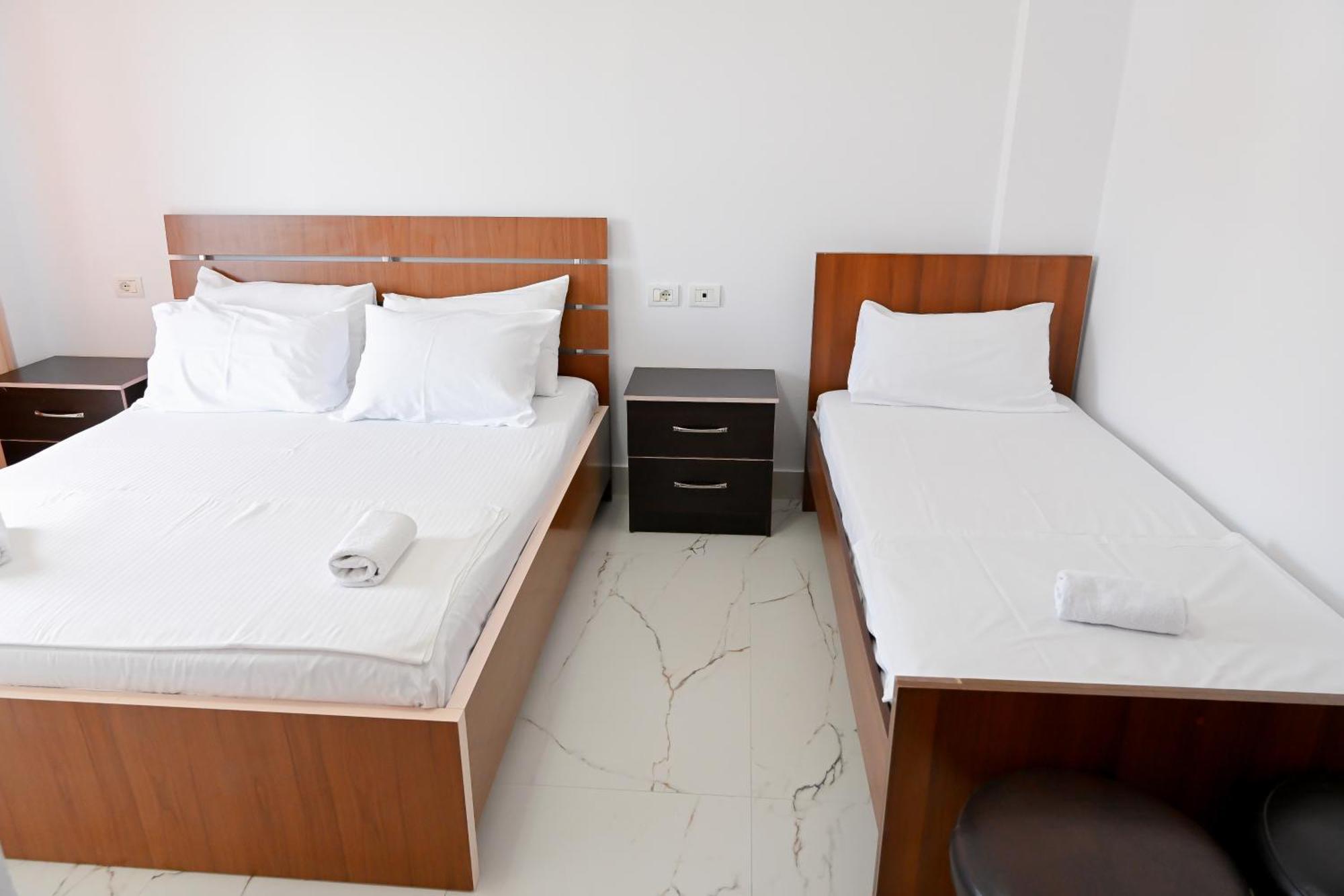 Hotel Kriti Max , Shengjin Shëngjin Kültér fotó