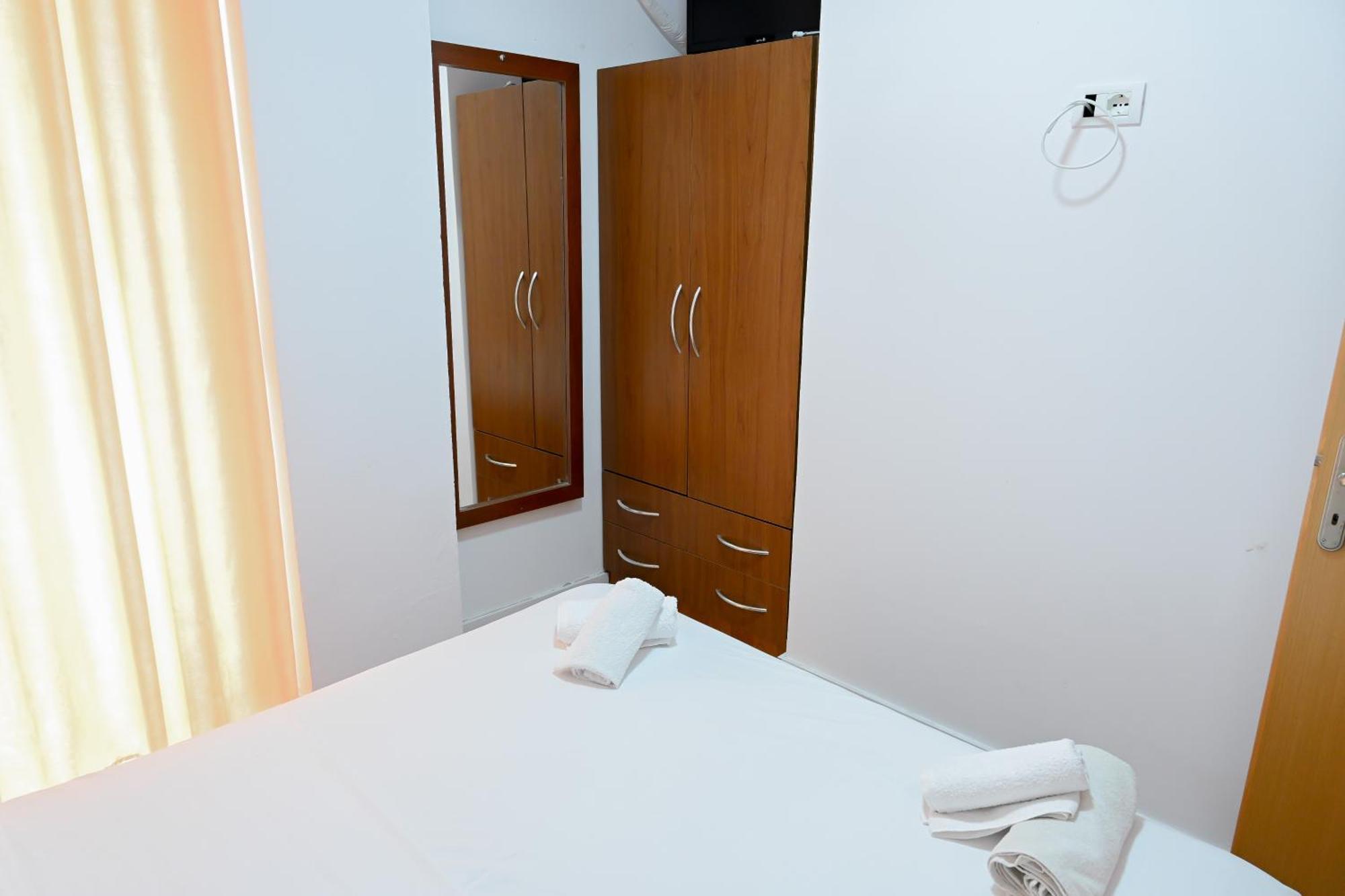 Hotel Kriti Max , Shengjin Shëngjin Kültér fotó