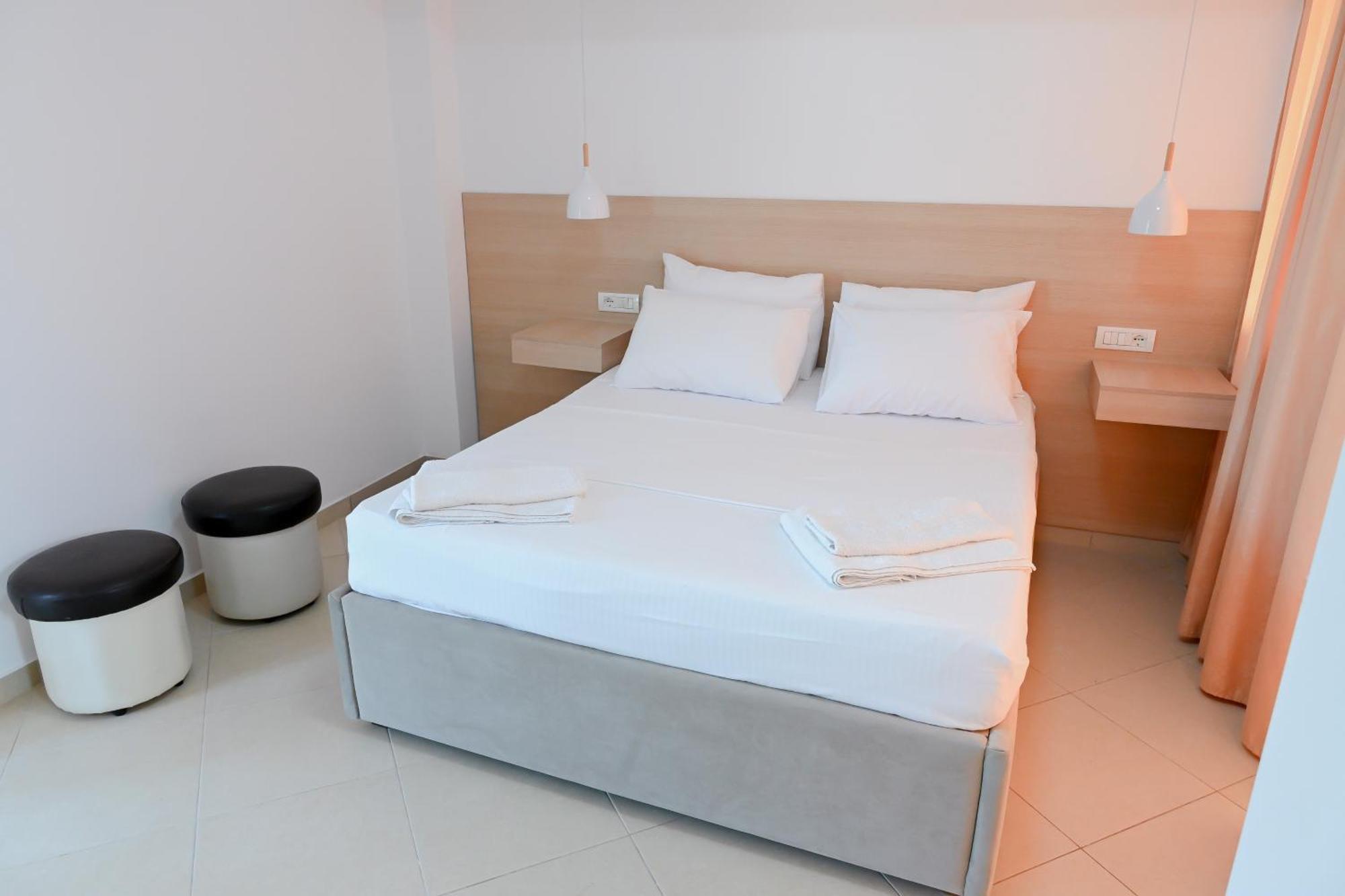 Hotel Kriti Max , Shengjin Shëngjin Kültér fotó