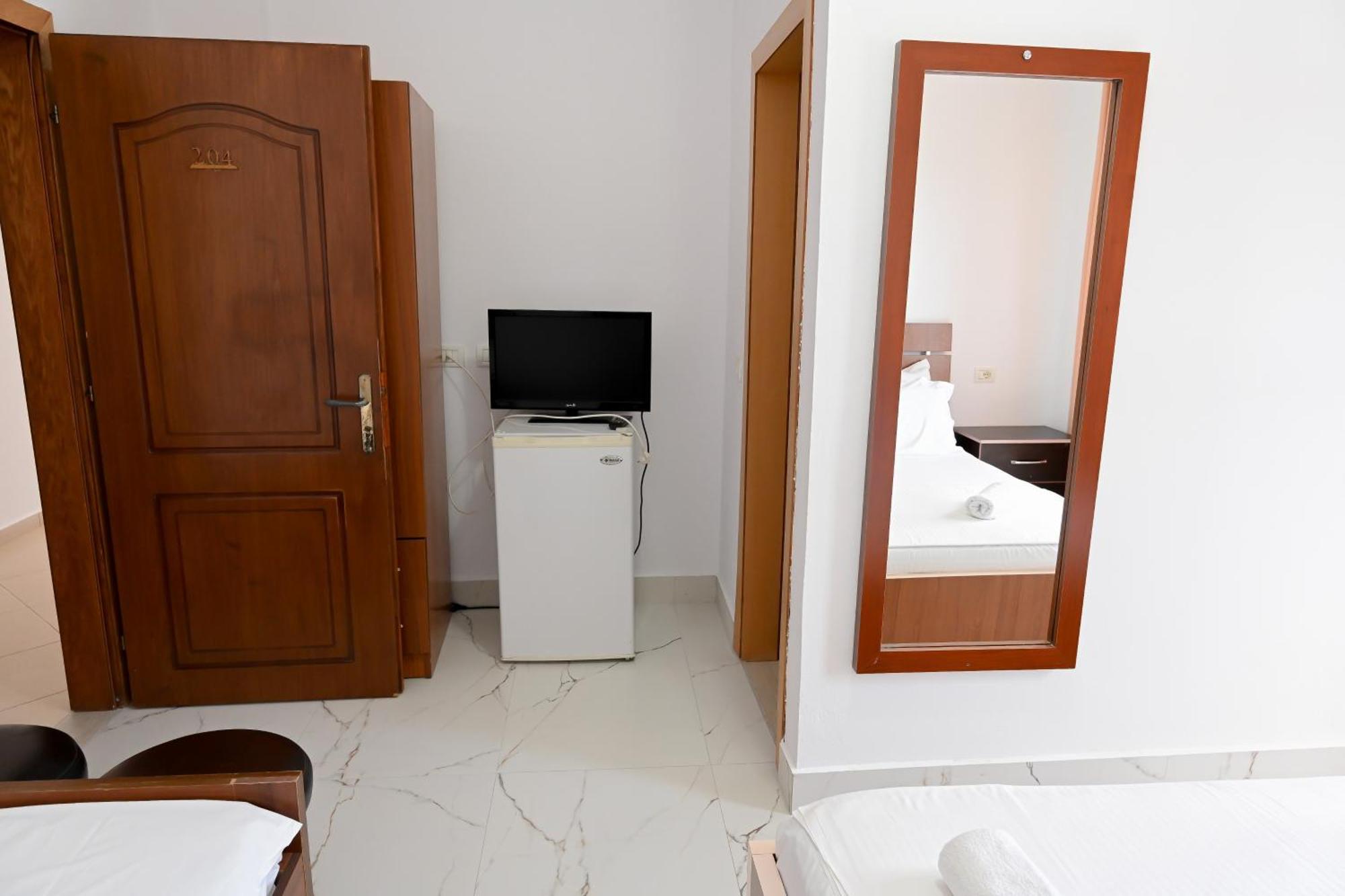 Hotel Kriti Max , Shengjin Shëngjin Kültér fotó