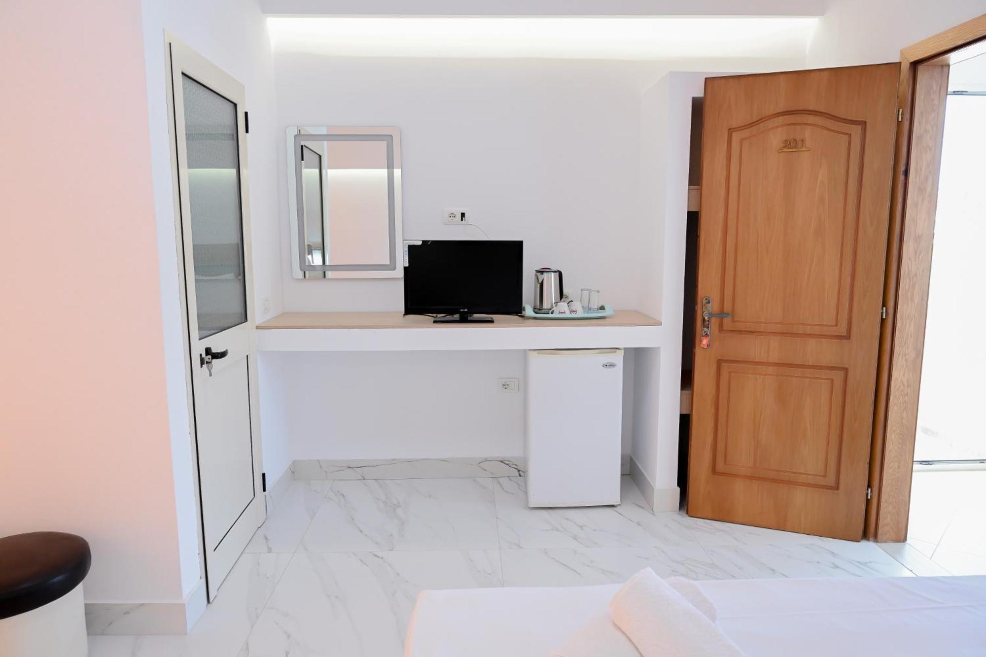 Hotel Kriti Max , Shengjin Shëngjin Kültér fotó