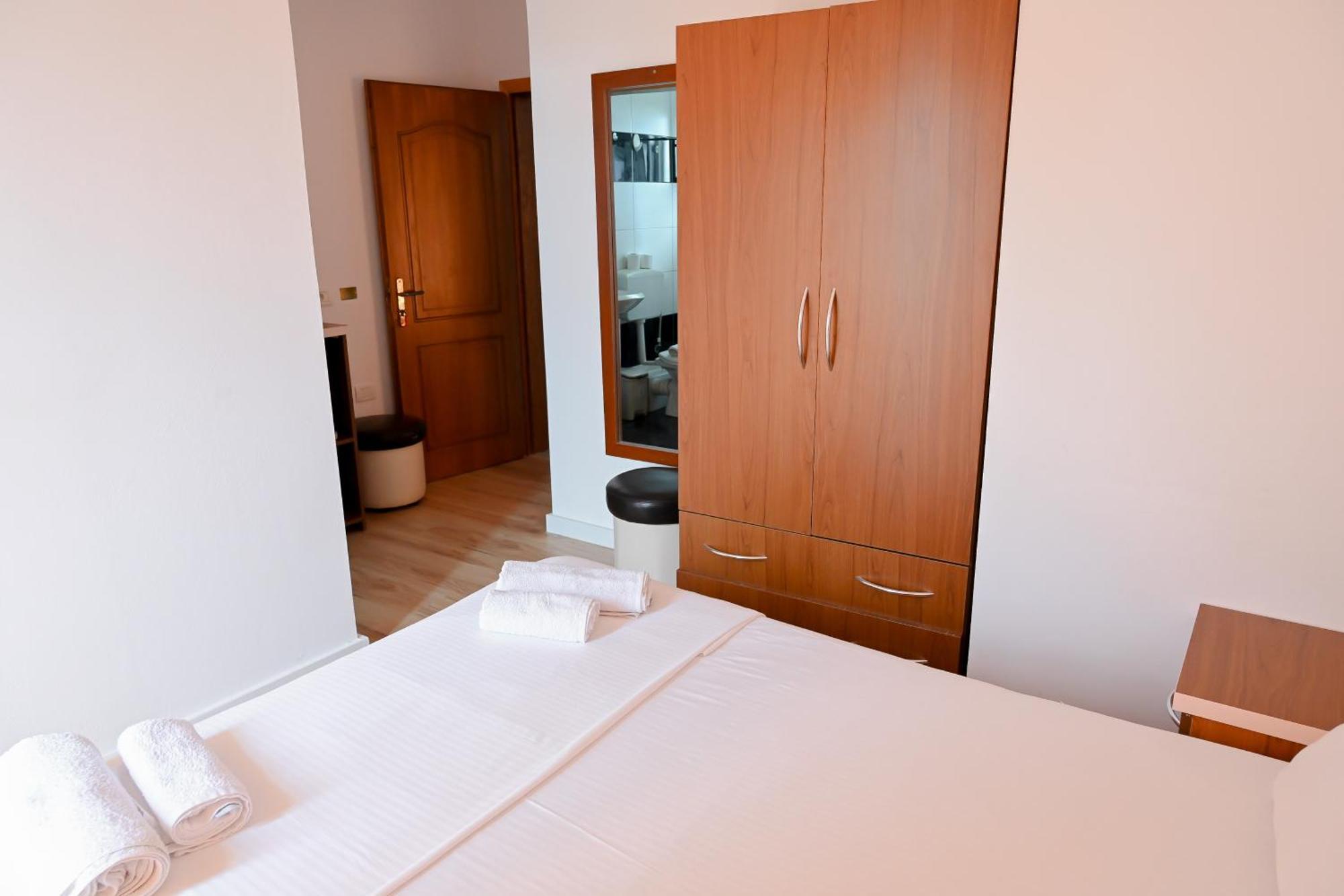 Hotel Kriti Max , Shengjin Shëngjin Kültér fotó