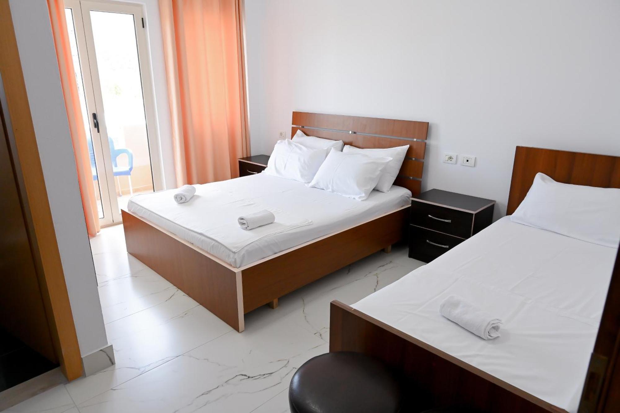 Hotel Kriti Max , Shengjin Shëngjin Kültér fotó