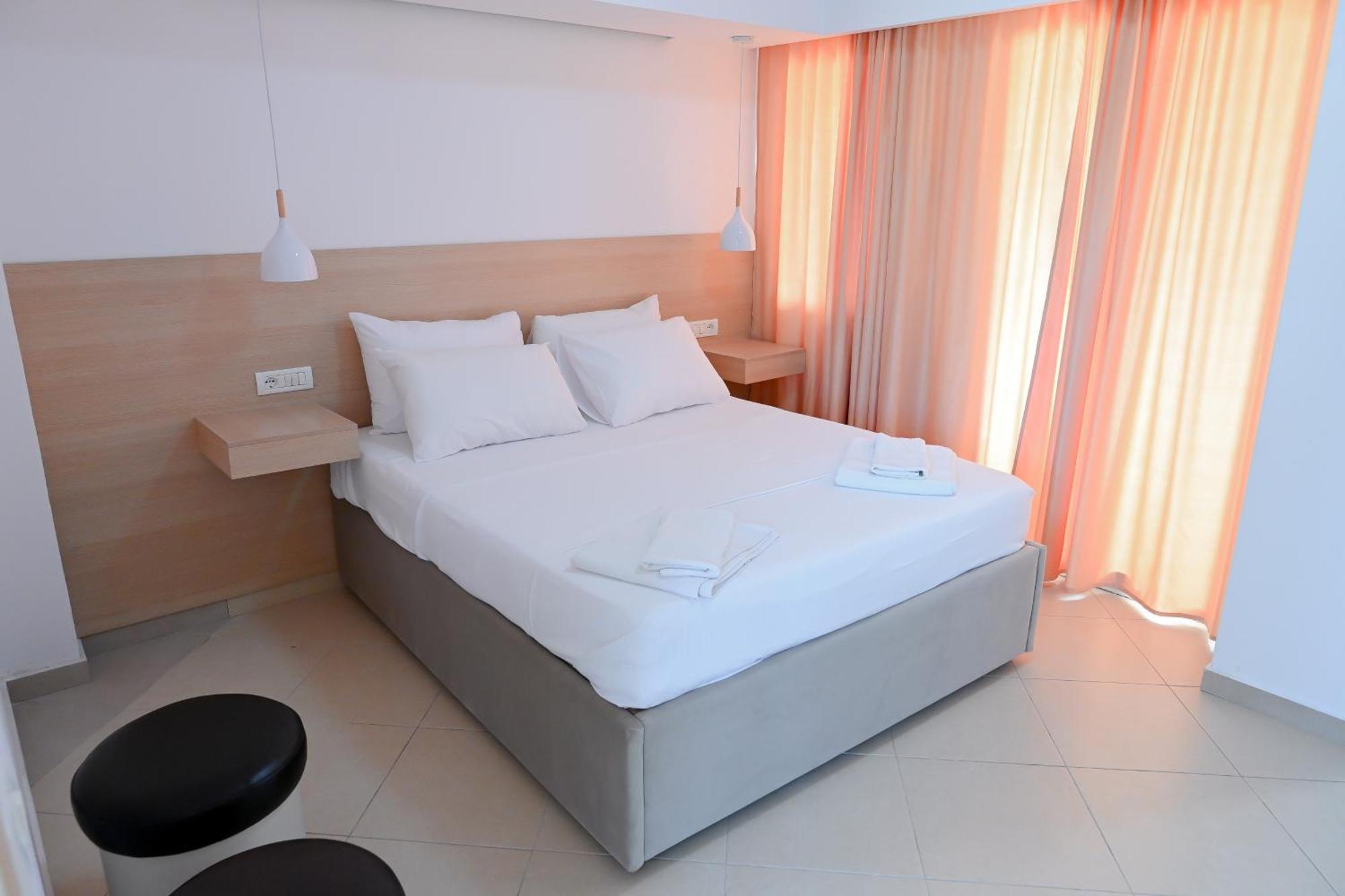 Hotel Kriti Max , Shengjin Shëngjin Kültér fotó