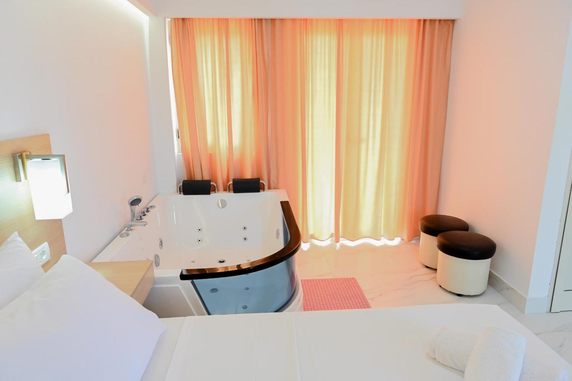 Hotel Kriti Max , Shengjin Shëngjin Kültér fotó