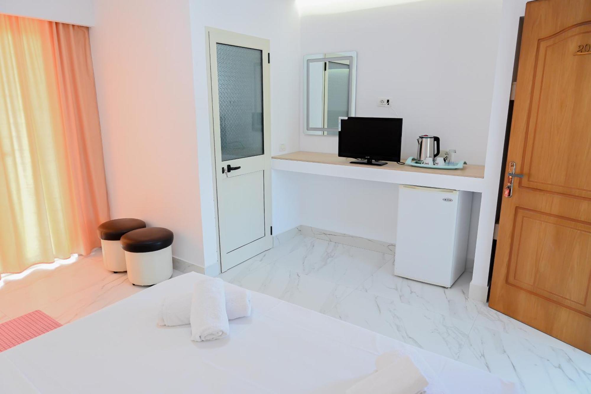 Hotel Kriti Max , Shengjin Shëngjin Kültér fotó