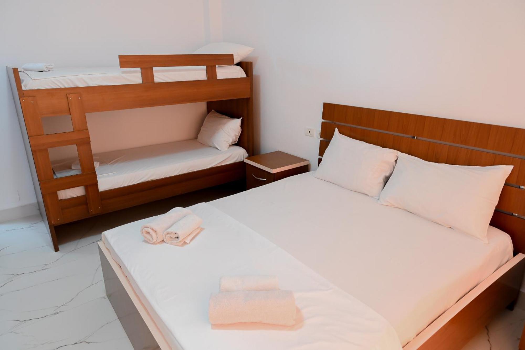 Hotel Kriti Max , Shengjin Shëngjin Kültér fotó