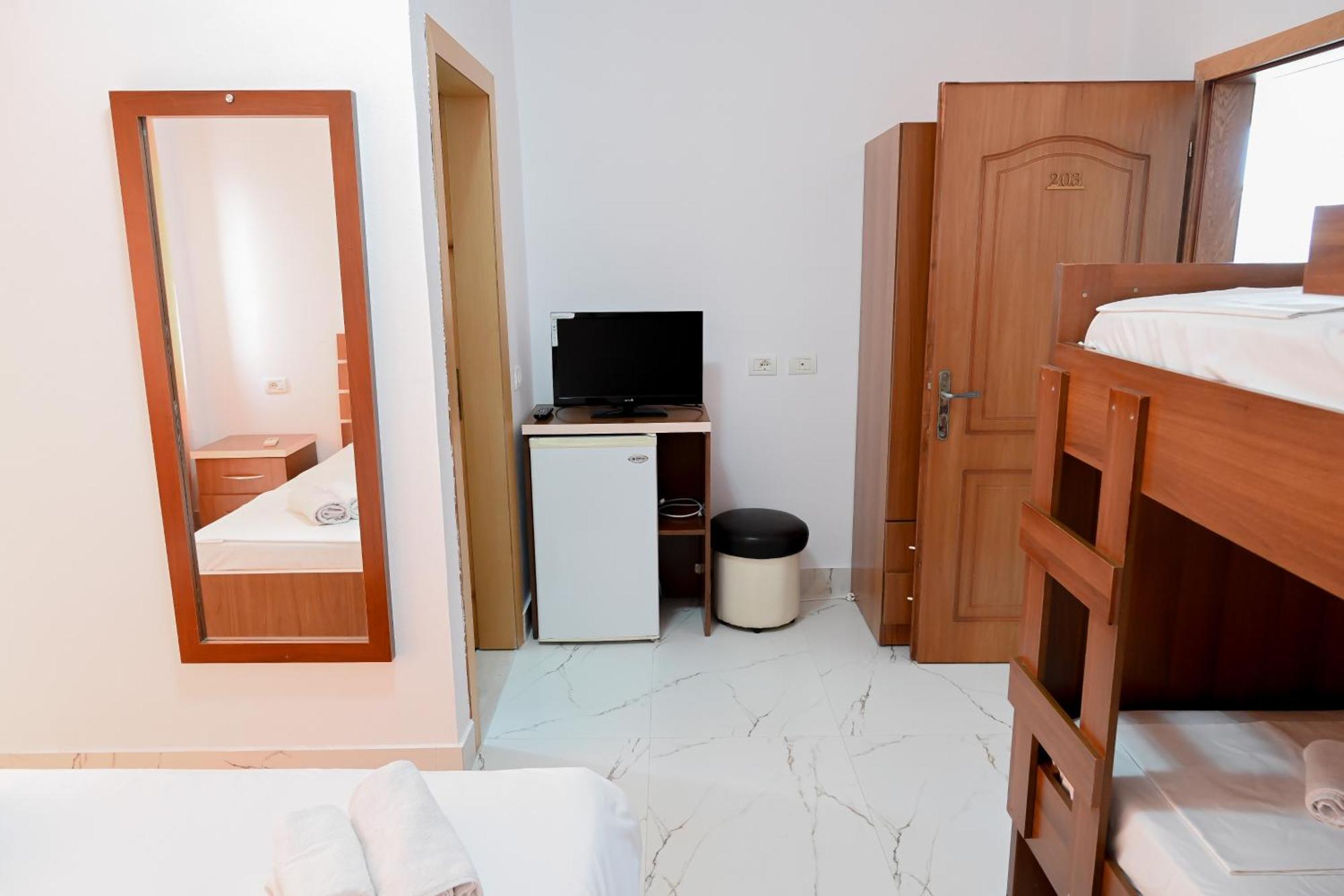 Hotel Kriti Max , Shengjin Shëngjin Kültér fotó